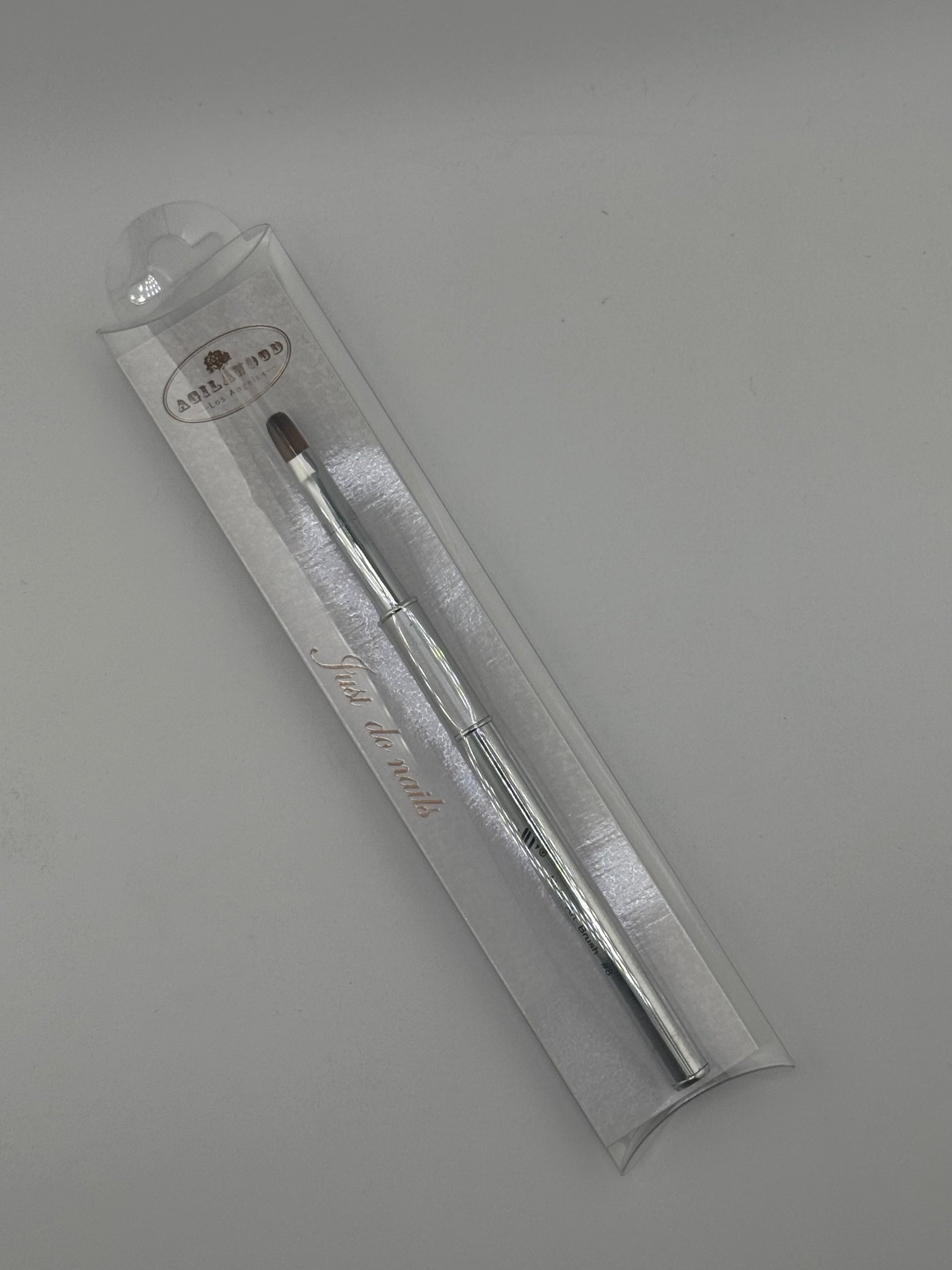 SIZE 8 SILVER FLAT BRUSH
