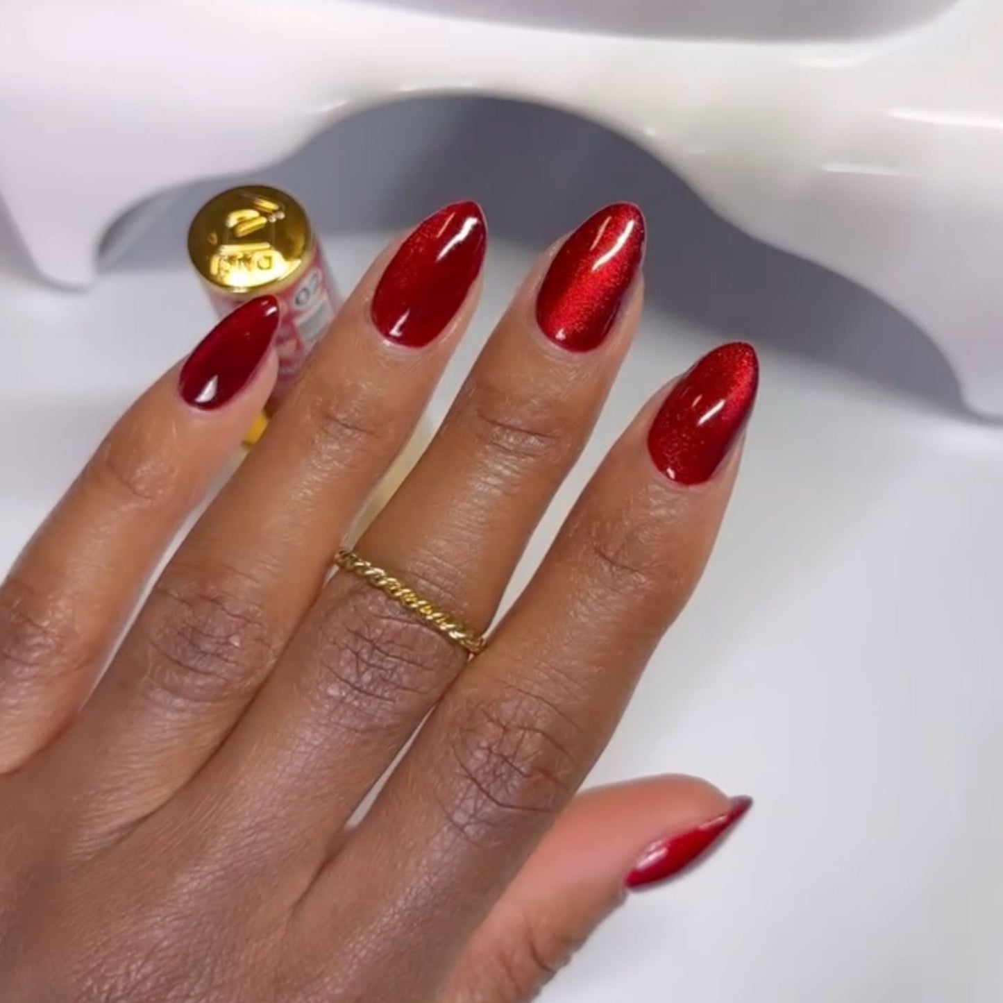 DIVA 9D #2 Cat Eye Glassball - Feisty Paws swatch