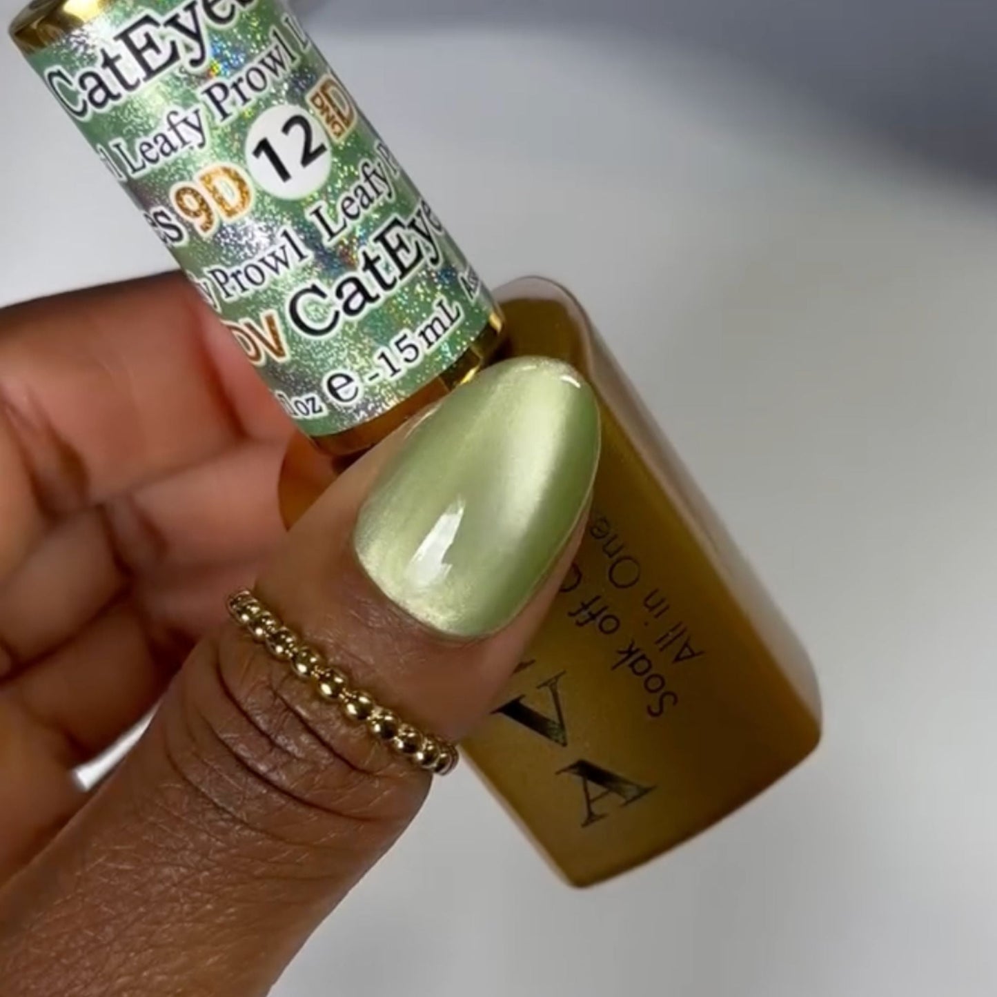 DIVA 9D #12 Cat Eye Glassball - Leafy Prowl swatch
