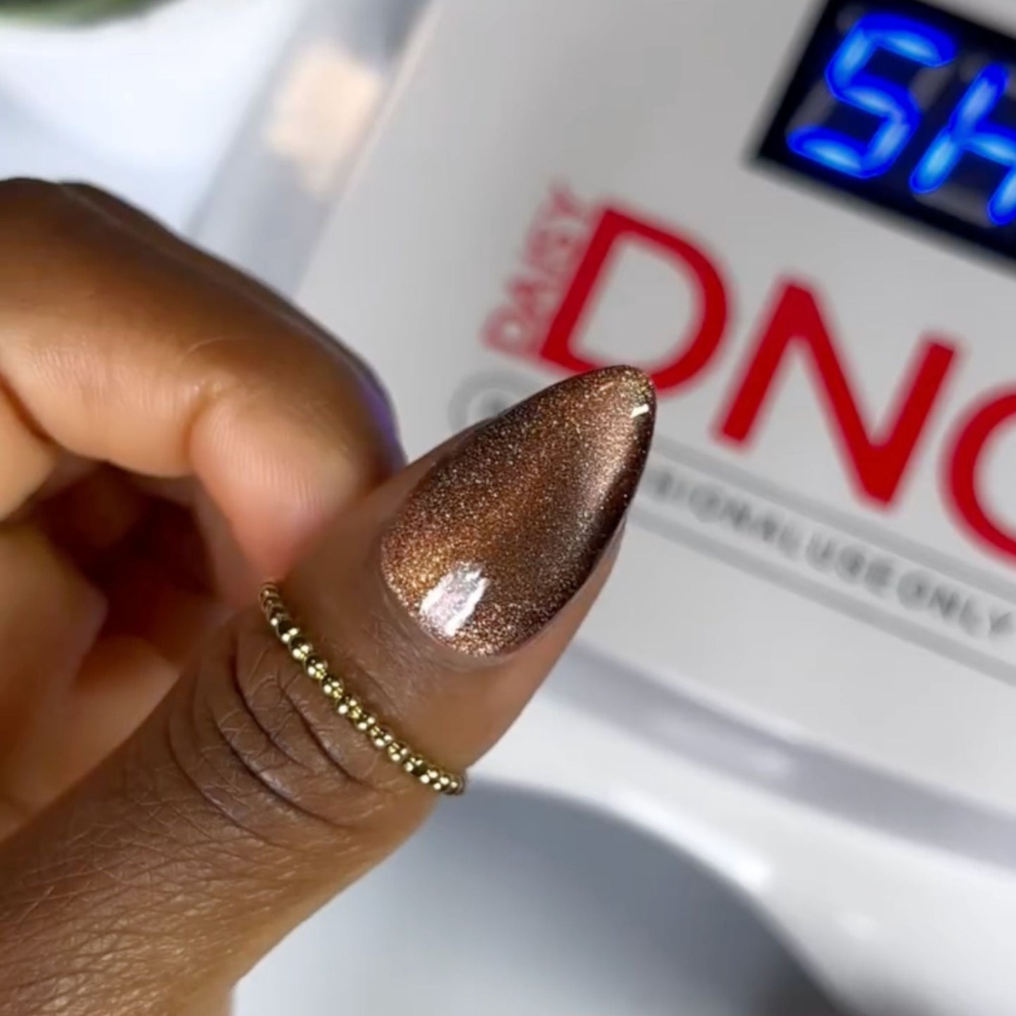 DIVA 9D #18 Cat Eye Candy - Toffee Crisp swatch