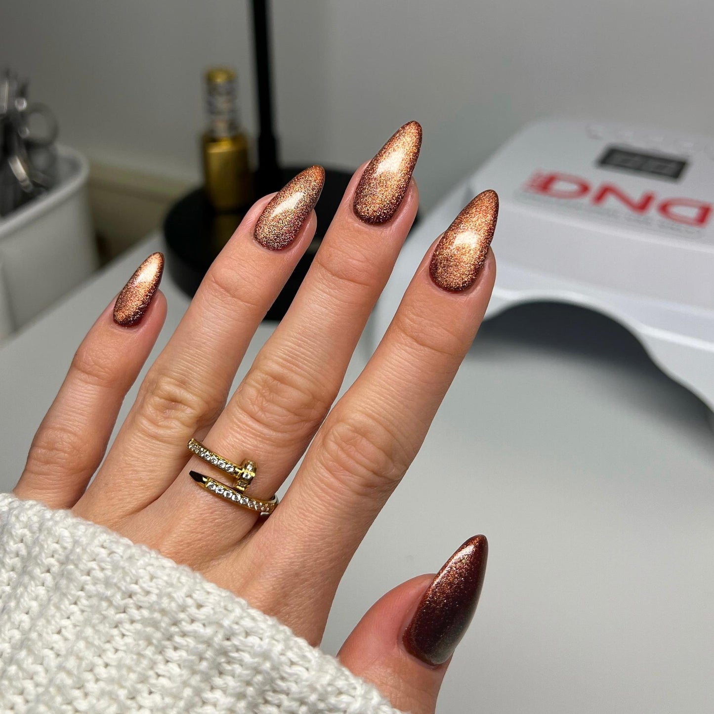 DIVA 9D #18 Cat Eye Candy - Toffee Crisp