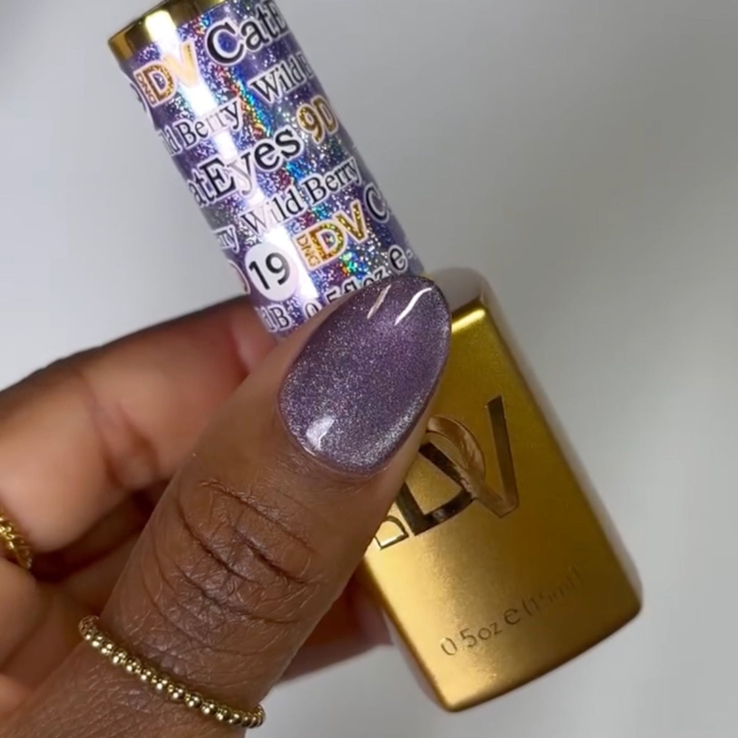 DIVA 9D #19 Cat Eye Candy - Wild Berry swatch