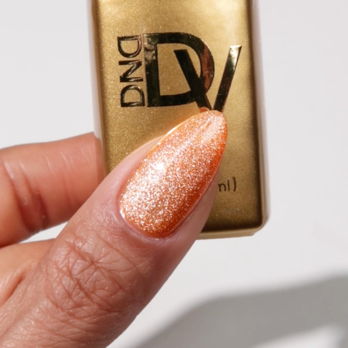 DIVA 9D #21 Cat Eye Candy - Button Nose
