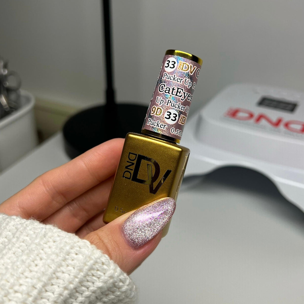 DIVA 9D #33 Cat Eye Daydream - Pucker Up
