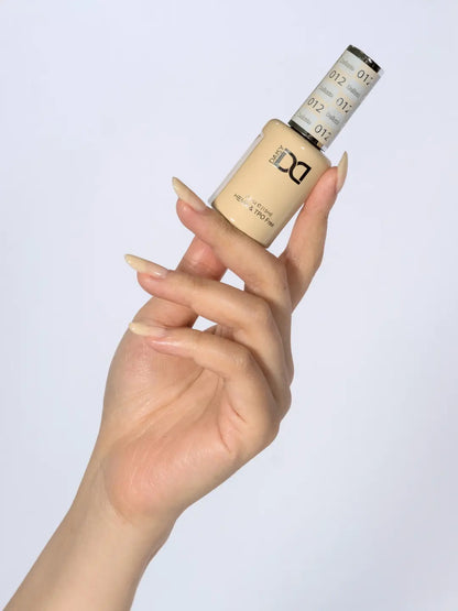 Delicate #012 swatch