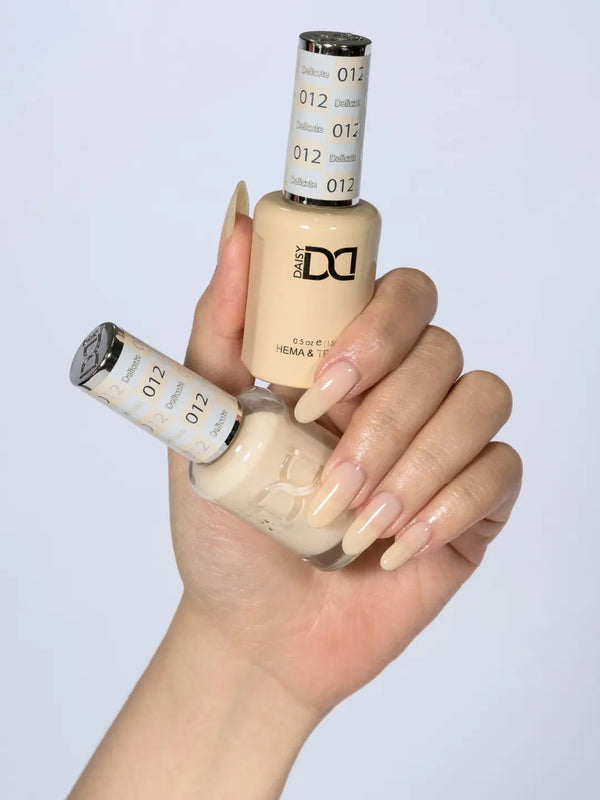 Delicate #012 swatch