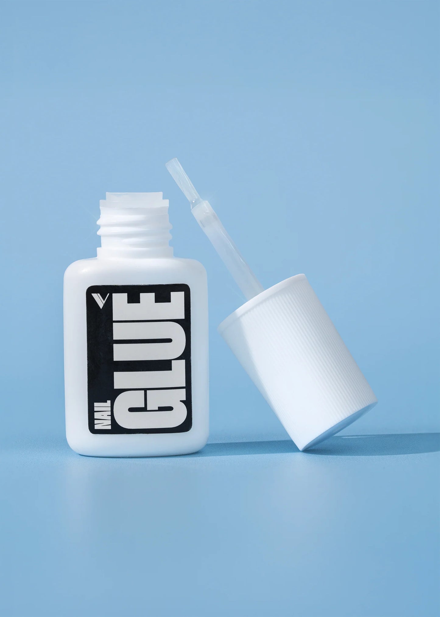 NAIL GLUE